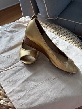 Cole Haan Womens Metallic Gold Peep-Toe Wedge Pumps